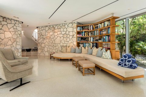 Villa ou maison à vendre à Miami, Floride: 13 chambres, 1101.36 m2 № 1966323 - photo 29