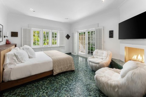 Villa ou maison à vendre à Miami, Floride: 13 chambres, 1101.36 m2 № 1966323 - photo 22