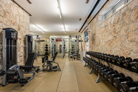 Villa ou maison à vendre à Miami, Floride: 13 chambres, 1101.36 m2 № 1966323 - photo 30