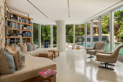 Villa ou maison à vendre à Miami, Floride: 13 chambres, 1101.36 m2 № 1966323 - photo 28