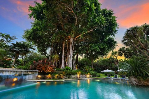 Villa ou maison à vendre à Miami, Floride: 13 chambres, 1101.36 m2 № 1966323 - photo 5