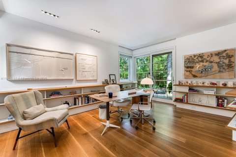 Villa ou maison à vendre à Miami, Floride: 13 chambres, 1101.36 m2 № 1966323 - photo 13