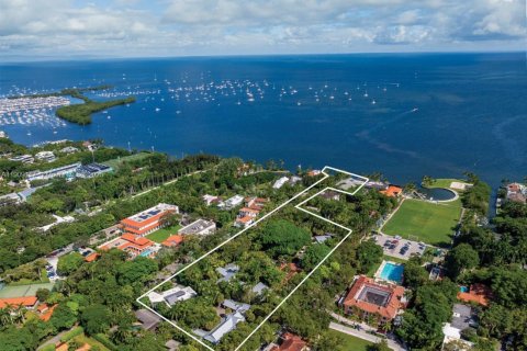 Villa ou maison à vendre à Miami, Floride: 13 chambres, 1101.36 m2 № 1966323 - photo 1