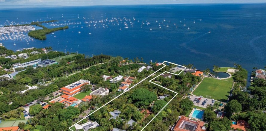 Villa ou maison à Miami, Floride 13 chambres, 1101.36 m2 № 1966323