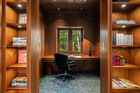 Villa ou maison à vendre à Miami, Floride: 13 chambres, 1101.36 m2 № 1966323 - photo 20