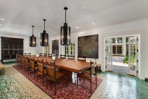 Villa ou maison à vendre à Miami, Floride: 13 chambres, 1101.36 m2 № 1966323 - photo 18