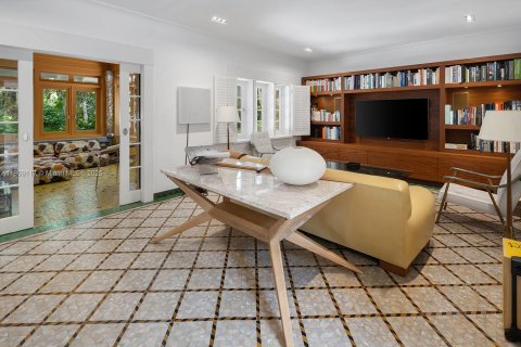 Villa ou maison à vendre à Miami, Floride: 13 chambres, 1101.36 m2 № 1966323 - photo 25