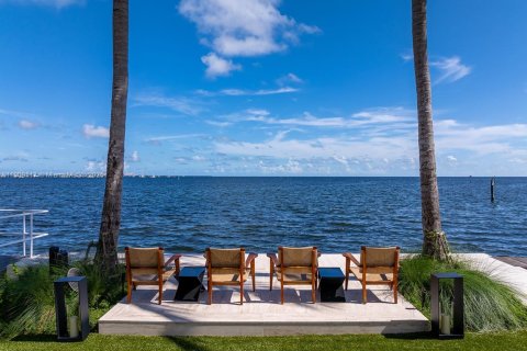 Villa ou maison à vendre à Miami, Floride: 13 chambres, 1101.36 m2 № 1966323 - photo 7