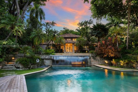 Villa ou maison à vendre à Miami, Floride: 13 chambres, 1101.36 m2 № 1966323 - photo 3