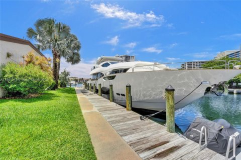 Casa en venta en Hallandale Beach, Florida, 3 dormitorios, 156.08 m2 № 1857612 - foto 2
