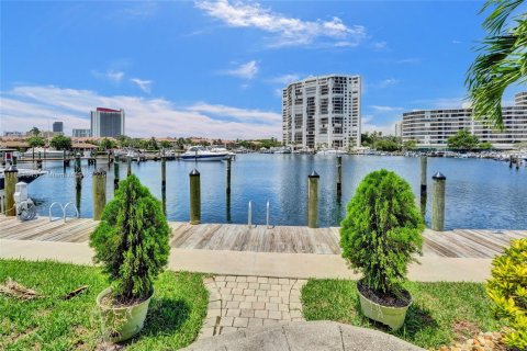 Casa en venta en Hallandale Beach, Florida, 3 dormitorios, 156.08 m2 № 1857612 - foto 29