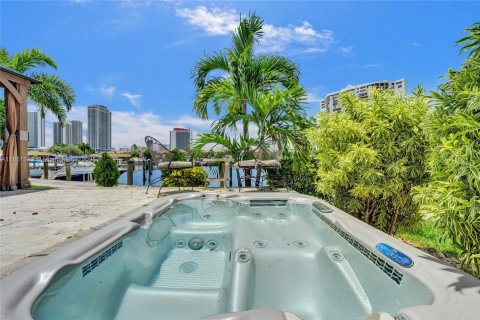 Casa en venta en Hallandale Beach, Florida, 3 dormitorios, 156.08 m2 № 1857612 - foto 30