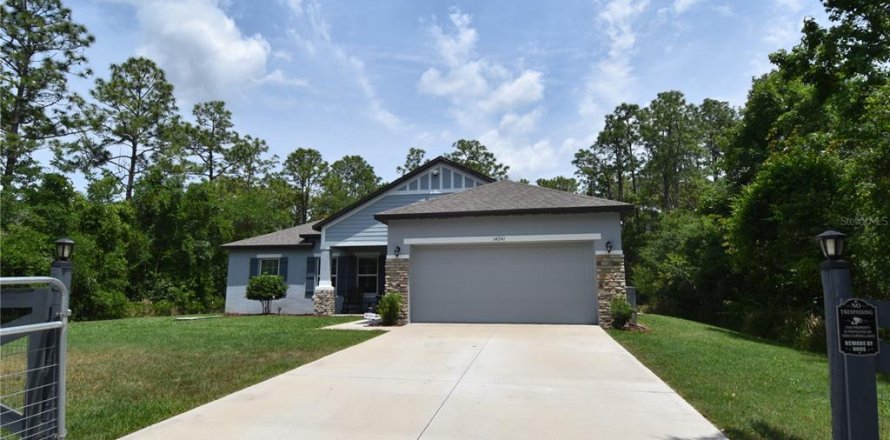 Villa ou maison à Weeki Wachee, Floride 3 chambres, 148.64 m2 № 2148063
