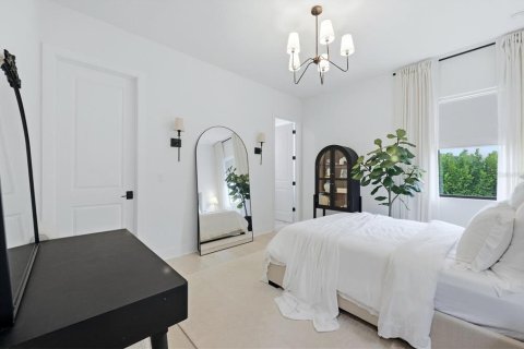 House in Sarasota, Florida 3 bedrooms, 256.87 sq.m. № 2402779 - photo 17