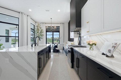 House in Sarasota, Florida 3 bedrooms, 256.87 sq.m. № 2402779 - photo 10