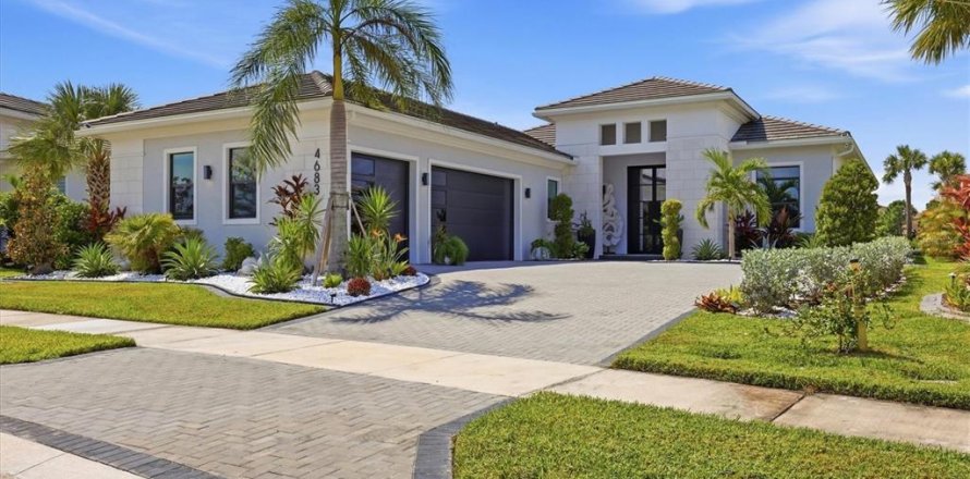 House in Sarasota, Florida 3 bedrooms, 256.87 sq.m. № 2402779