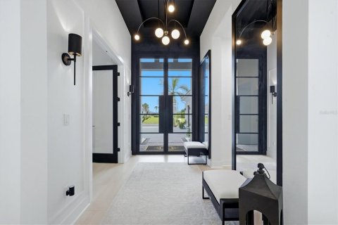 House in Sarasota, Florida 3 bedrooms, 256.87 sq.m. № 2402779 - photo 3