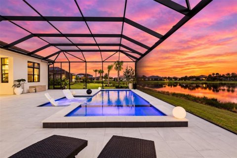 House in Sarasota, Florida 3 bedrooms, 256.87 sq.m. № 2402779 - photo 2