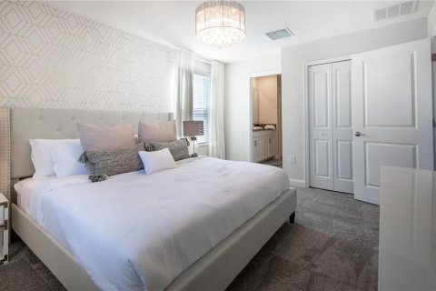 Casa en venta en Davenport, Florida, 7 dormitorios, 373.28 m2 № 2204337 - foto 12