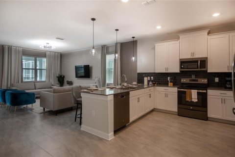 Casa en venta en Davenport, Florida, 7 dormitorios, 373.28 m2 № 2204337 - foto 6