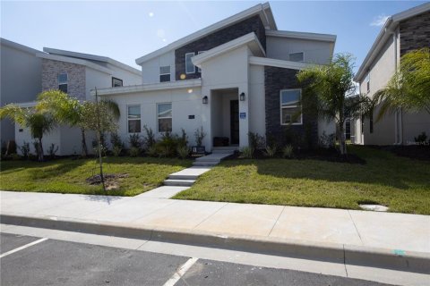 House in Davenport, Florida 7 bedrooms, 373.28 sq.m. № 2204337
