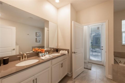 Casa en venta en Davenport, Florida, 7 dormitorios, 373.28 m2 № 2204337 - foto 17
