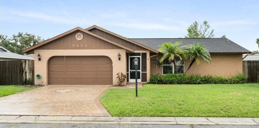 House in Palmetto, Florida 3 bedrooms, 138.61 sq.m. № 1775112