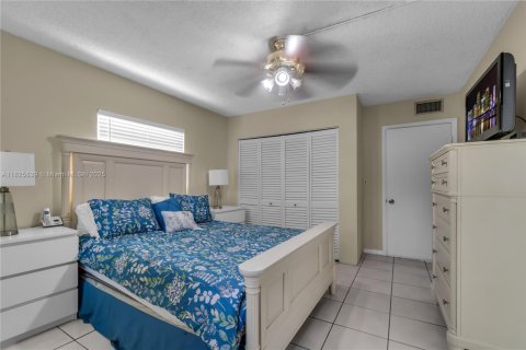Condo in Miami, Florida, 3 bedrooms № 1934761 - photo 13