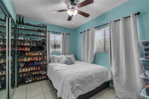 Condo in Miami, Florida, 3 bedrooms № 1934761 - photo 17