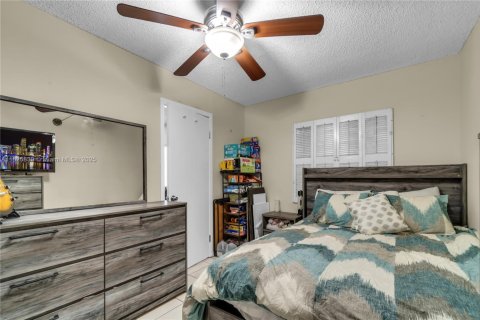 Condo in Miami, Florida, 3 bedrooms № 1934761 - photo 19