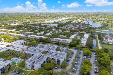 Condo in Miami, Florida, 3 bedrooms № 1934761 - photo 28