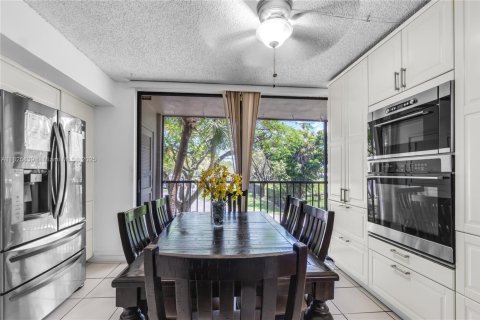 Condo in Miami, Florida, 3 bedrooms № 1934761 - photo 11