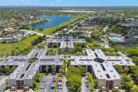 Condo in Miami, Florida, 3 bedrooms № 1934761 - photo 25