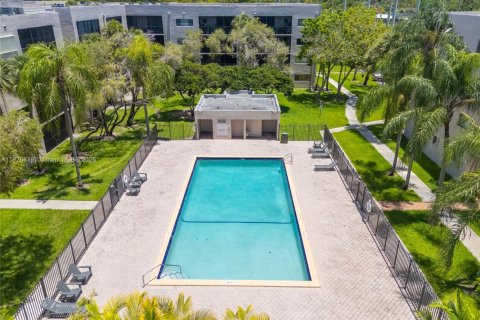 Condo in Miami, Florida, 3 bedrooms № 1934761 - photo 30