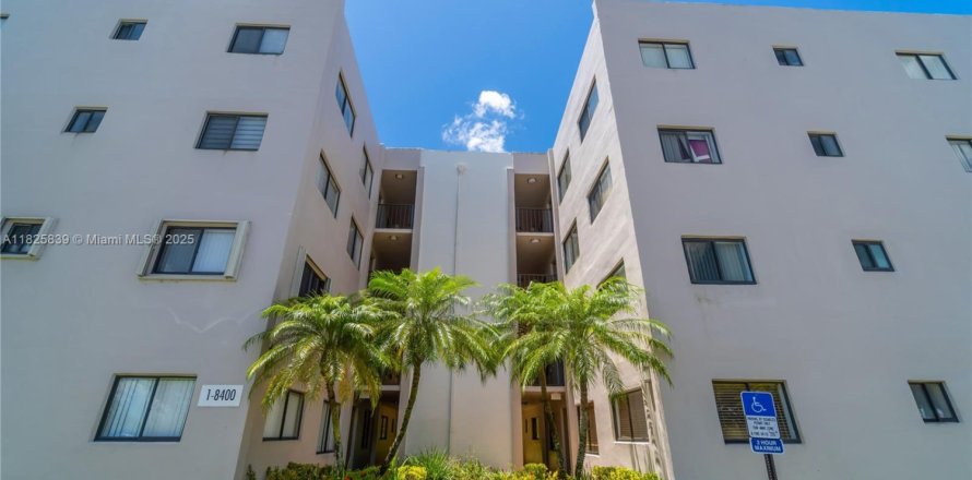 Condo in Miami, Florida, 3 bedrooms № 1934761