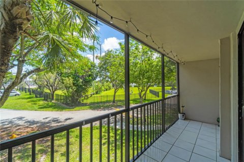 Condo in Miami, Florida, 3 bedrooms № 1934761 - photo 21