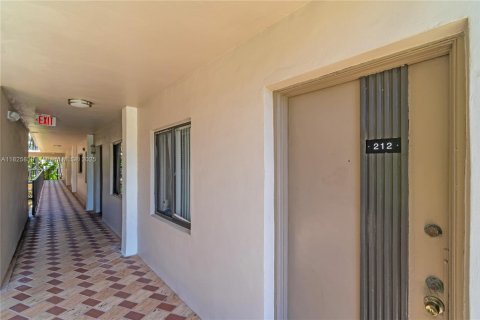 Condo in Miami, Florida, 3 bedrooms № 1934761 - photo 3