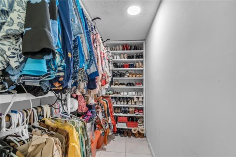 Condo in Miami, Florida, 3 bedrooms № 1934761 - photo 15