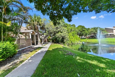 Touwnhouse à vendre à North Lauderdale, Floride: 2 chambres, 110.18 m2 № 2249291 - photo 2