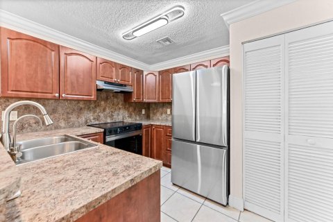 Touwnhouse à vendre à North Lauderdale, Floride: 2 chambres, 110.18 m2 № 2249291 - photo 8