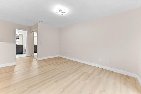 Touwnhouse à vendre à North Lauderdale, Floride: 2 chambres, 110.18 m2 № 2249291 - photo 15