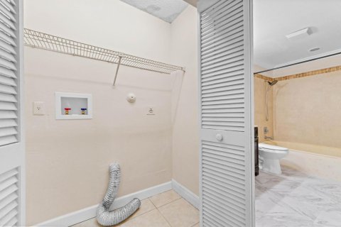Touwnhouse à vendre à North Lauderdale, Floride: 2 chambres, 110.18 m2 № 2249291 - photo 12