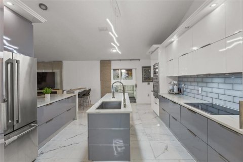 Купить виллу или дом в Чулуота, Флорида 10 комнат, 204.01м2, № 1787580 - фото 11