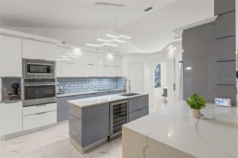 Купить виллу или дом в Чулуота, Флорида 10 комнат, 204.01м2, № 1787580 - фото 9