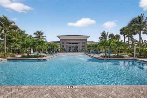 House in Royal Palm Beach, Florida 4 bedrooms, 284.75 sq.m. № 1943771 - photo 3