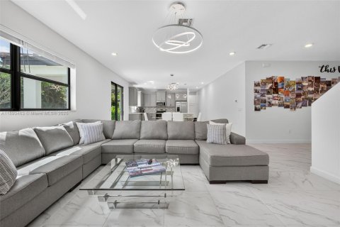 House in Royal Palm Beach, Florida 4 bedrooms, 284.75 sq.m. № 1943771 - photo 16
