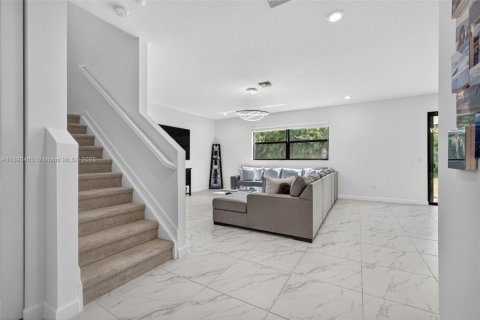 House in Royal Palm Beach, Florida 4 bedrooms, 284.75 sq.m. № 1943771 - photo 14