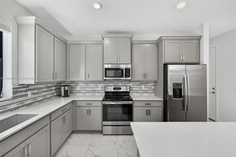 House in Royal Palm Beach, Florida 4 bedrooms, 284.75 sq.m. № 1943771 - photo 5