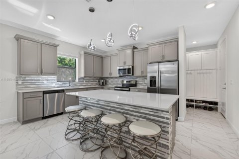 House in Royal Palm Beach, Florida 4 bedrooms, 284.75 sq.m. № 1943771 - photo 8