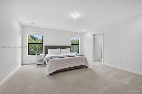 House in Royal Palm Beach, Florida 4 bedrooms, 284.75 sq.m. № 1943771 - photo 24